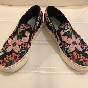 Nike Slip-on shoe. sz7